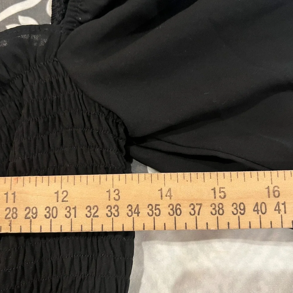 Forever 21 Black Long Sleeve Crop Top Womens Med Smocked‎ Square Neck Ruffle Y2K